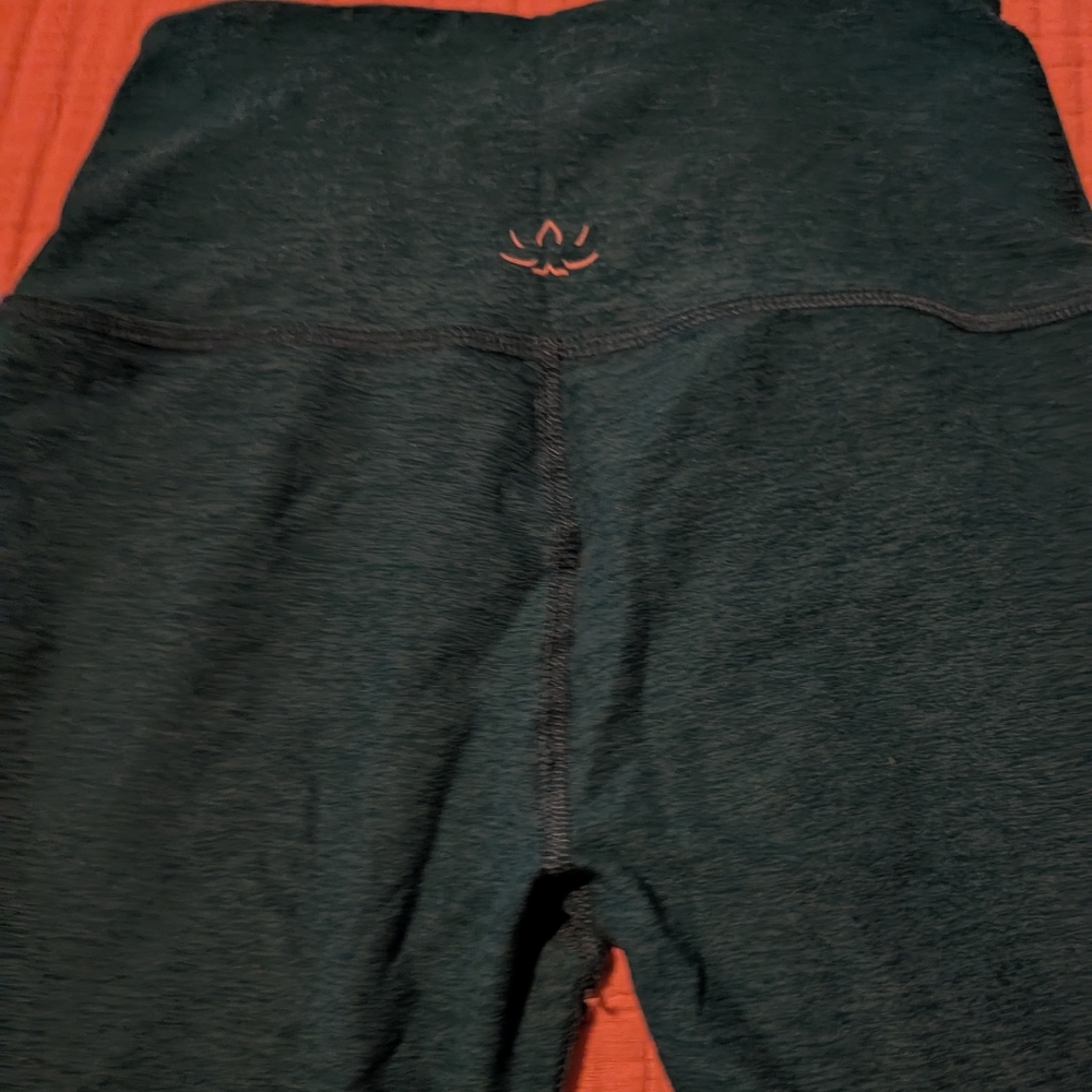EUC Beyond Yoga Teal Leggings